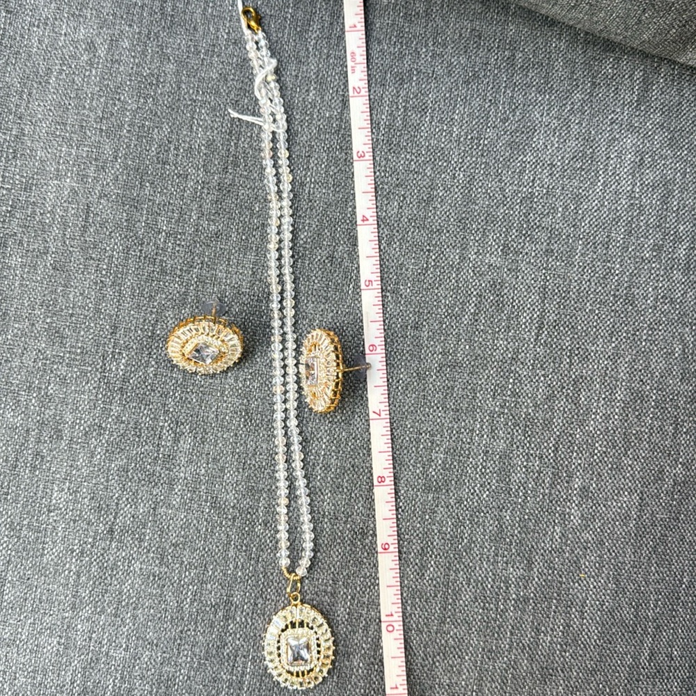 Brand new necklace set